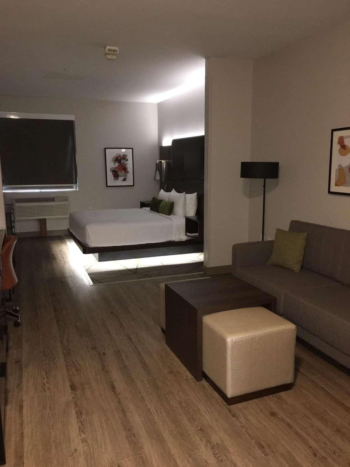Best Western Plus Riata Brownwood Exterior photo