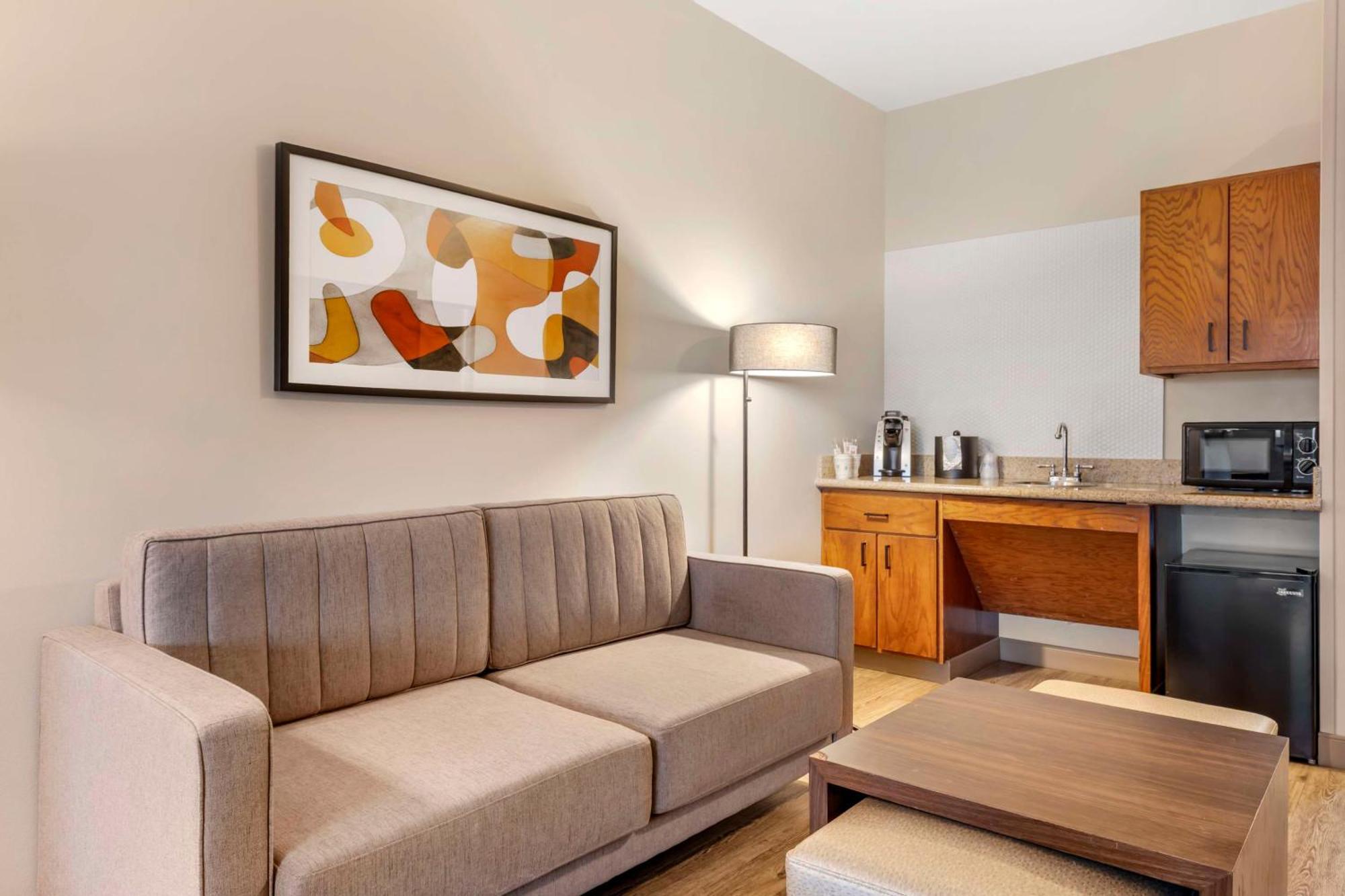 Best Western Plus Riata Brownwood Exterior photo