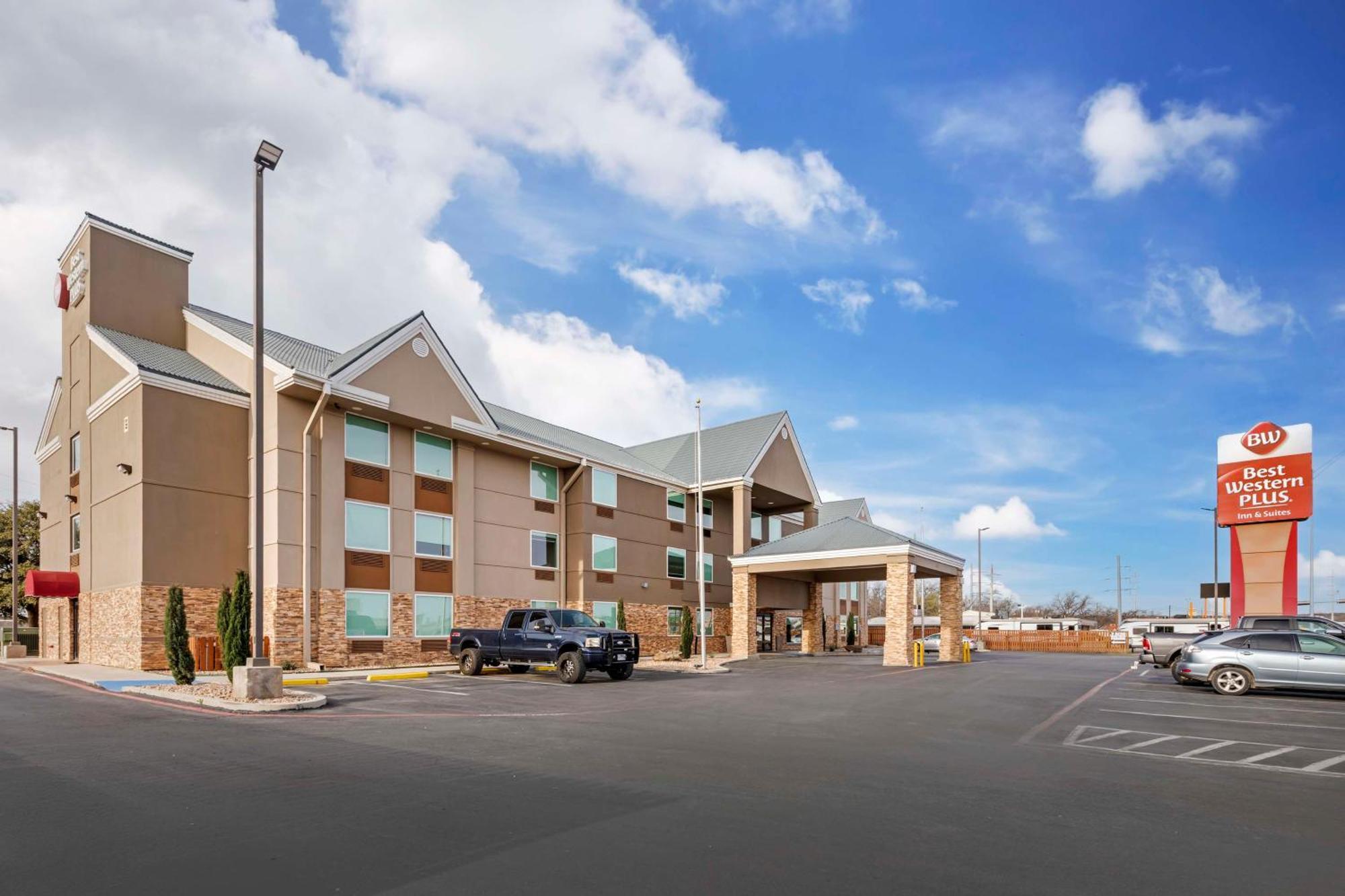 Best Western Plus Riata Brownwood Exterior photo