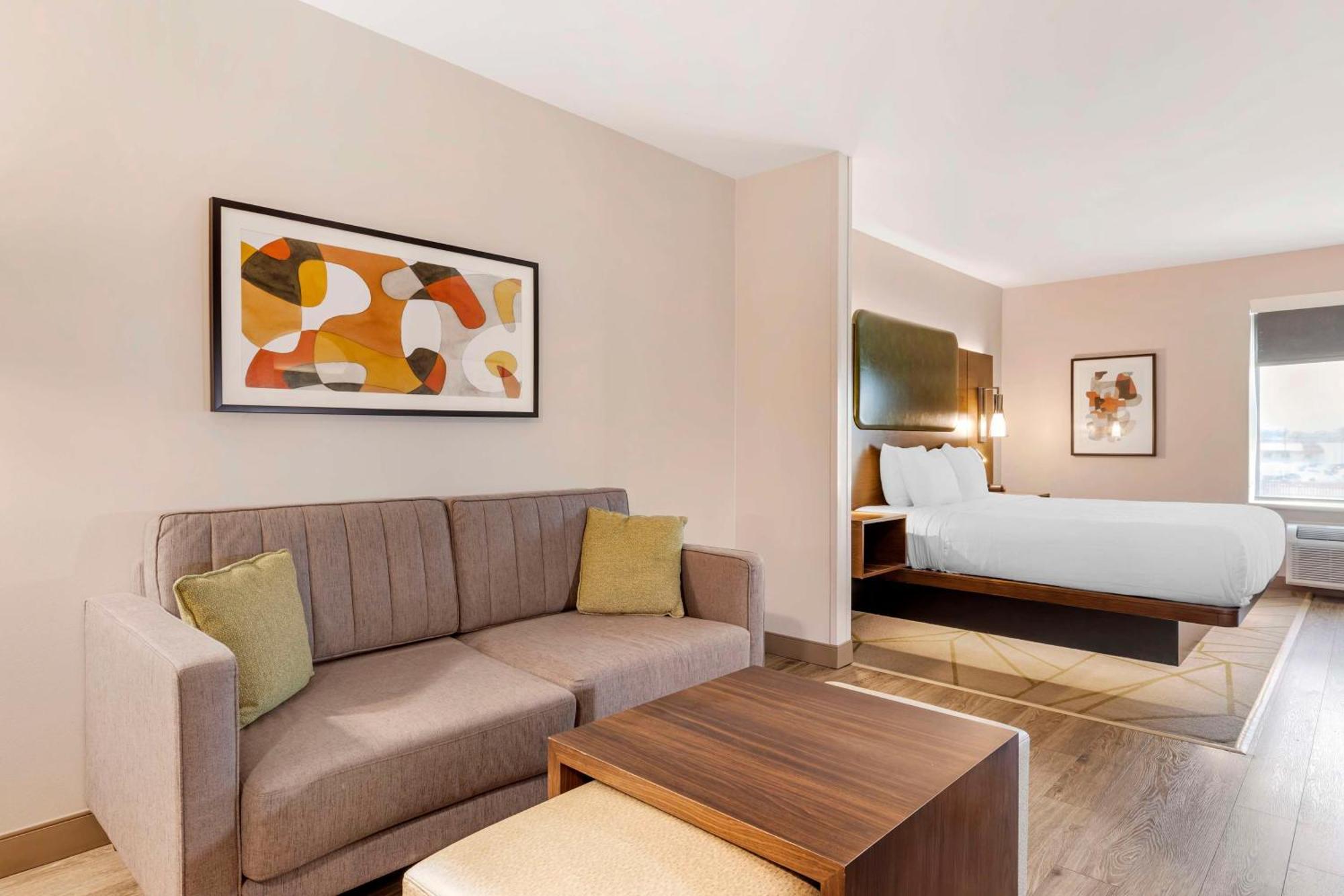Best Western Plus Riata Brownwood Exterior photo